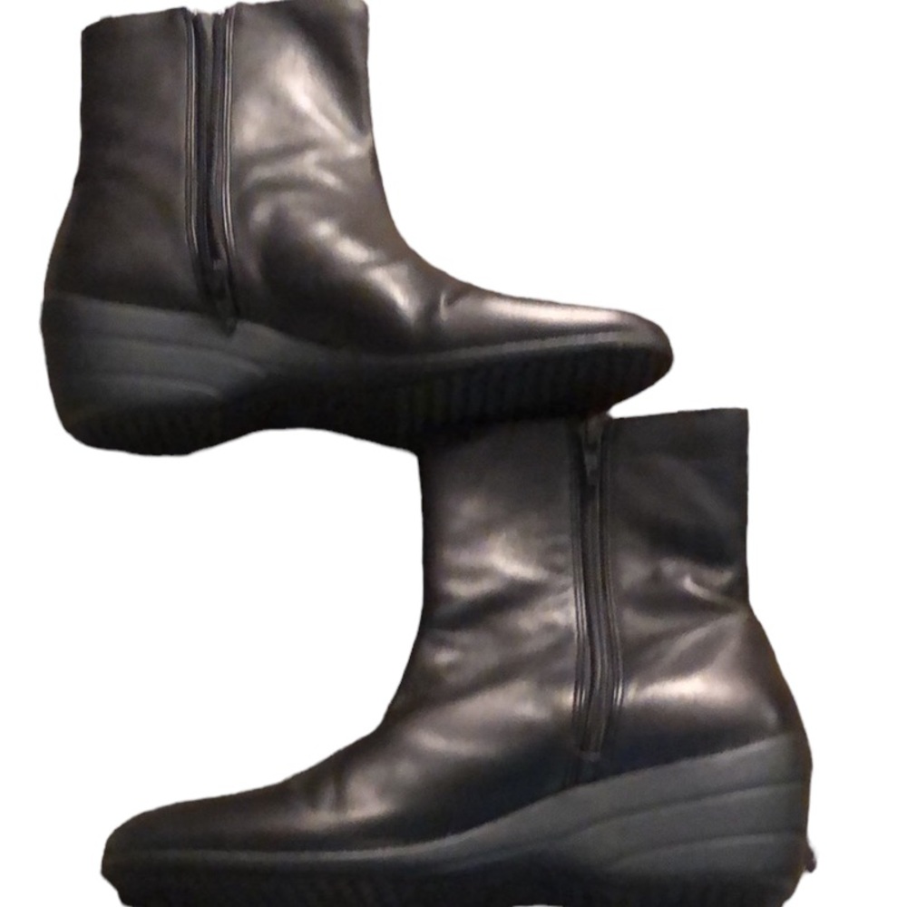 David Tate size 10 black genuine leather side zip bootie NWOT